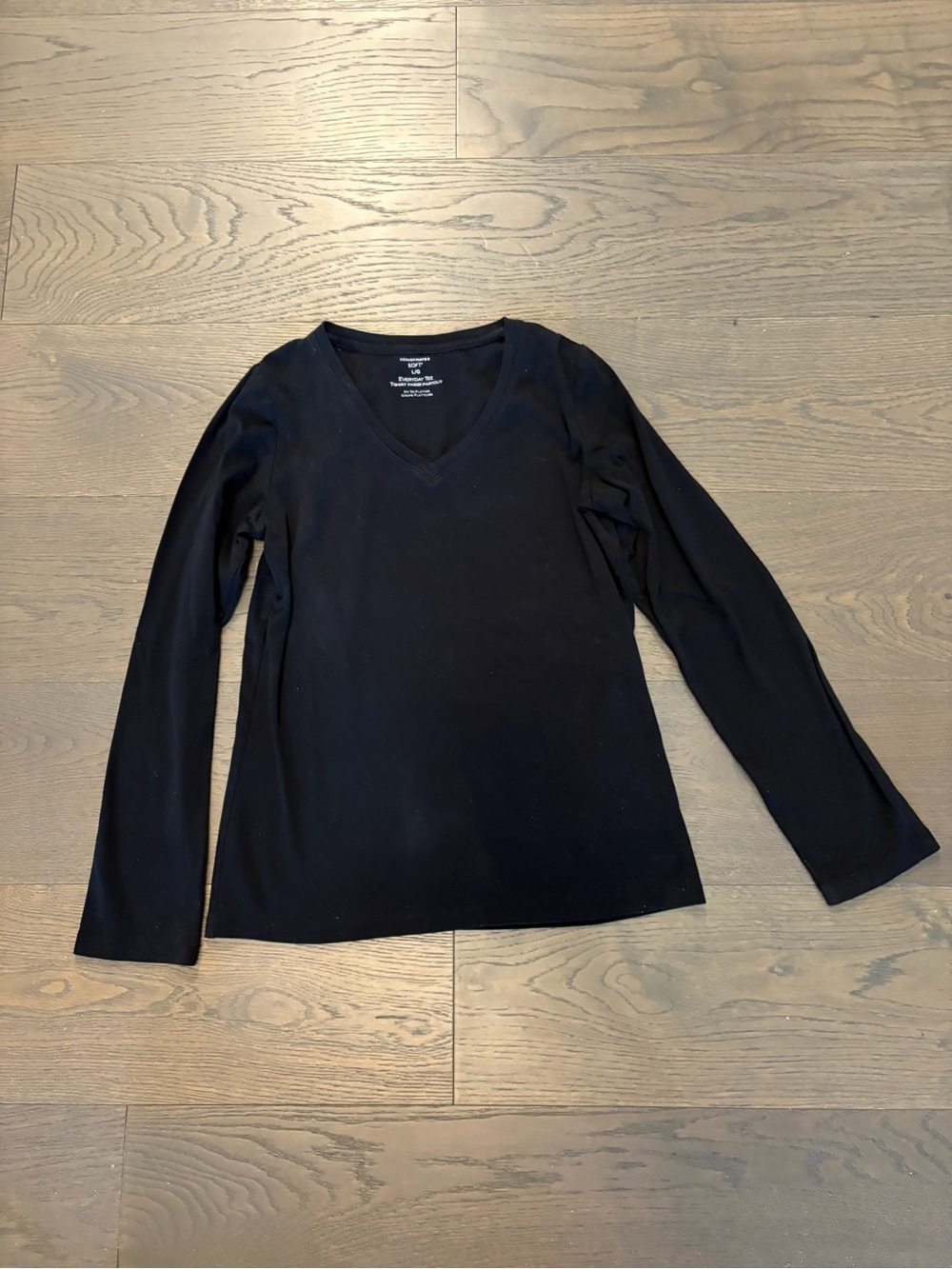 Hanes ladies black cotton v neck top sz large NWT